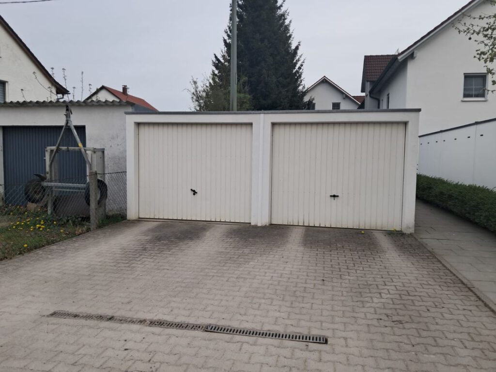 Garage Straß